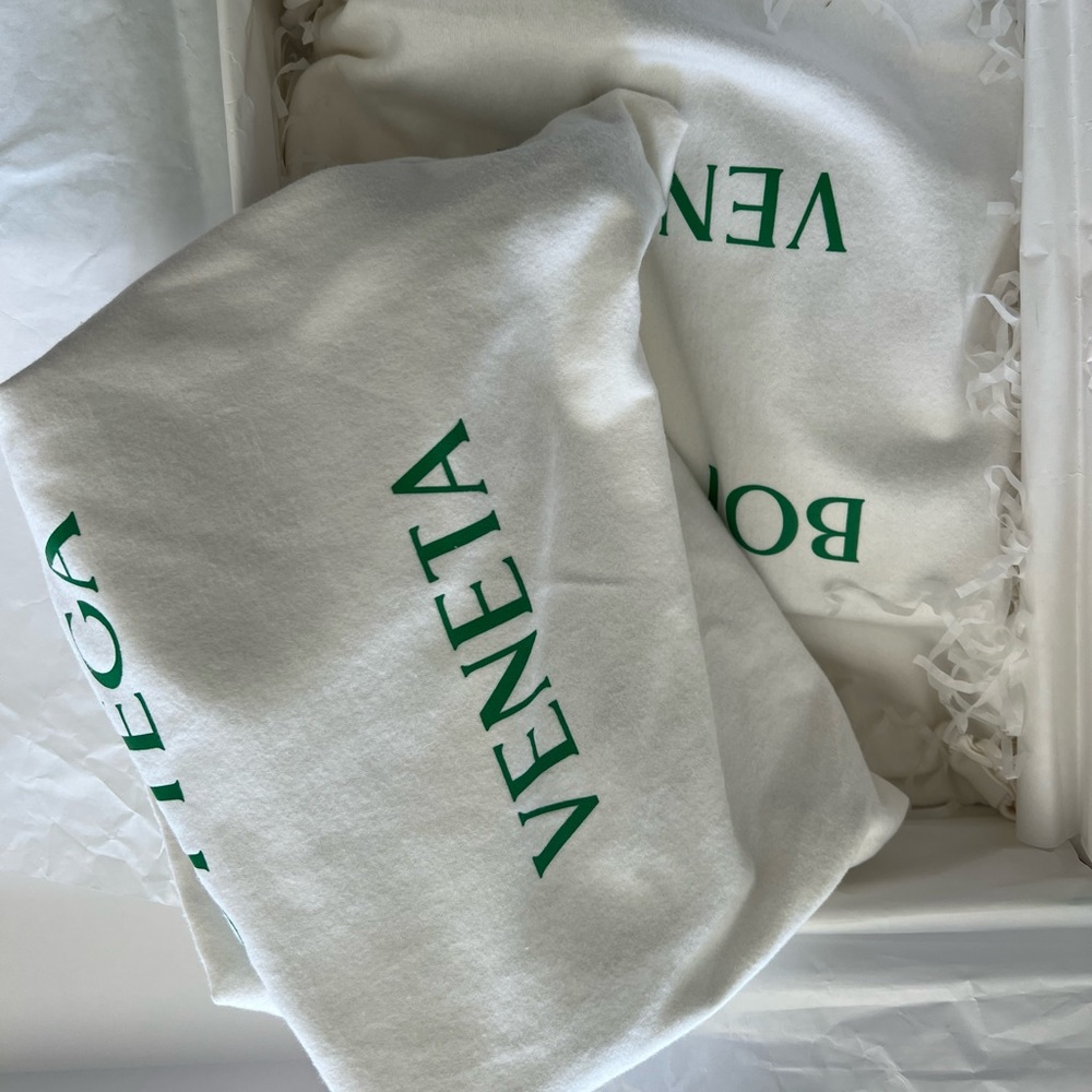 Bottega Veneta 90mm Chelsea Block-Heel Booties - Picture 8 of 9